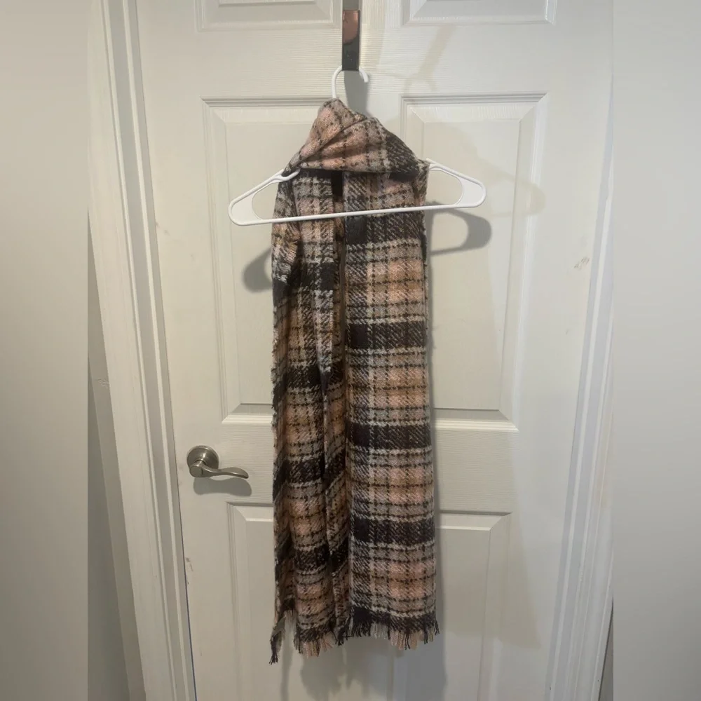 EMANUEL GERALDO Plaid Blanket Scarf in Brown, White, and Pink